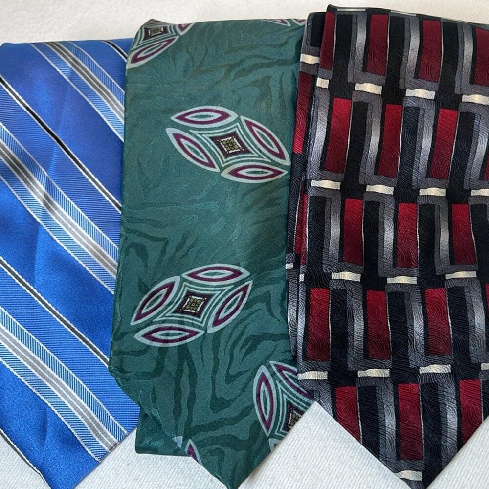 A collection of Mens Classic All Silk Neck Ties/Set of 3 Hipster Office Wear Din